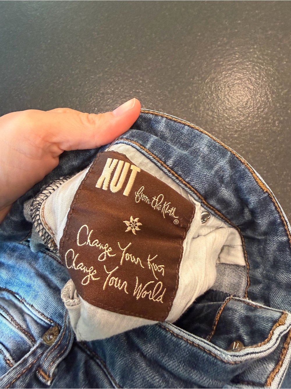 KUT from the Kloth Catherine Boyfriend Jeans Size 8 Medium Wash Straight Leg - Picture 8 of 12